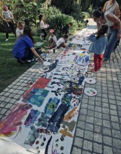 Fresque collective peinte par les enfants